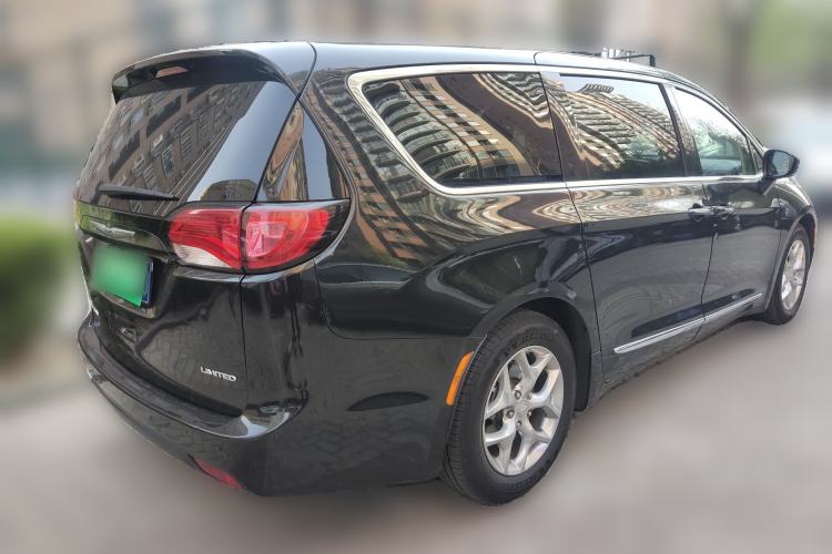 Used Chrysler Grand Voyager 2017 3.6L Premium Edition Rear Right 45 Deg