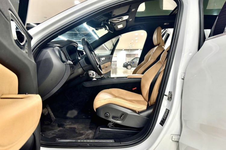 Used Volvo XC60 2019 T5 4x4 Smart Edition China V Standard