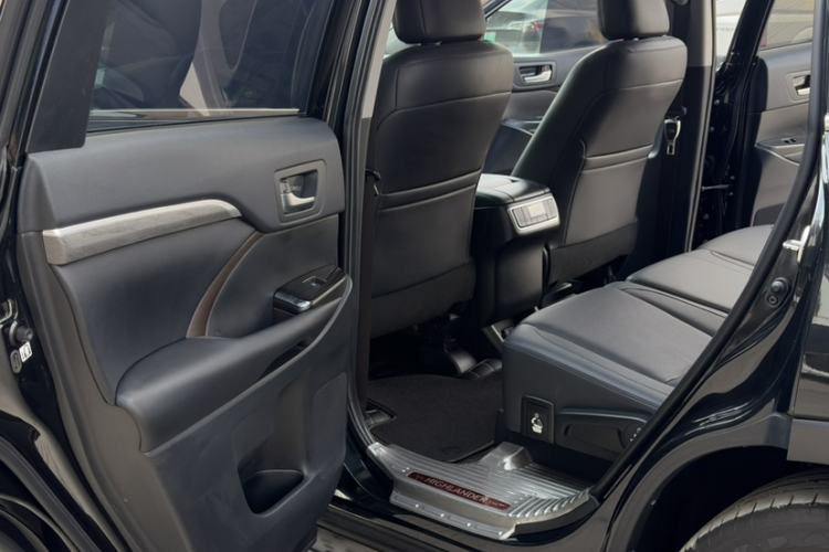 Used Toyota Highlander 2018 2.0T Four-Wheel Drive Supreme Edition 7-Seater China VI Interior 2