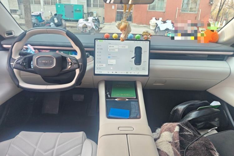 Used Lynk & Co 10 EM-P 2025 Model 120 Four-Wheel Drive Ultra Center Console