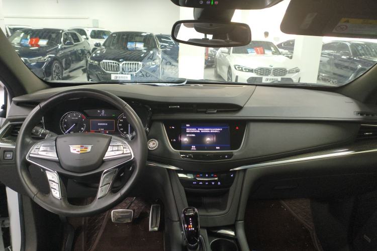 Used Cadillac XT5 2022 2.0T Four-Wheel Drive Luxury Version (Hummingbird Edition) Center Console