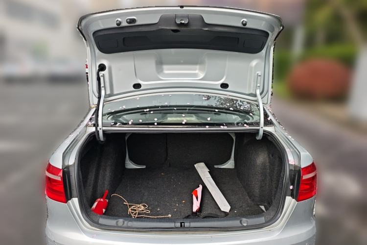 Used Volkswagen Lavida 2013 1.6L Automatic Comfort Edition Trunk