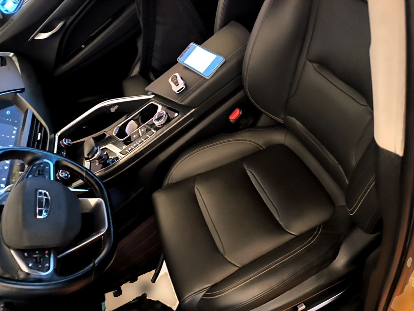 Vordere Reihe im Auto