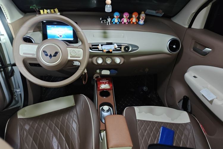 Used Wuling Hongguang MINIEV 2025 Four-Door Version Advanced Edition Center Console