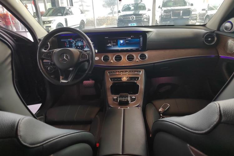 Used Mercedes-Benz E-Class 2018 Facelift E 200 L Center Console