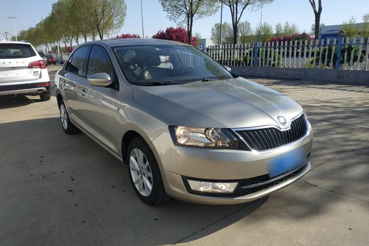 Used Skoda Rapid 2015 1.6L Automatic Smart Selection Model
