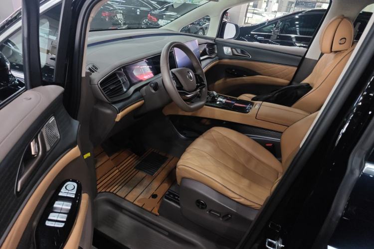 Used Denza D9 2022 EV 600 Four-Wheel Drive Flagship Model