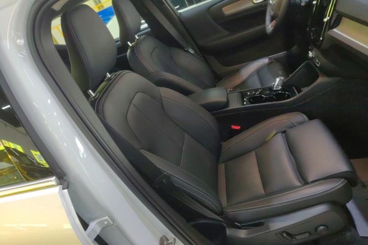 Used Volvo XC40 2024 B4 4x4 Smart Luxury Edition
