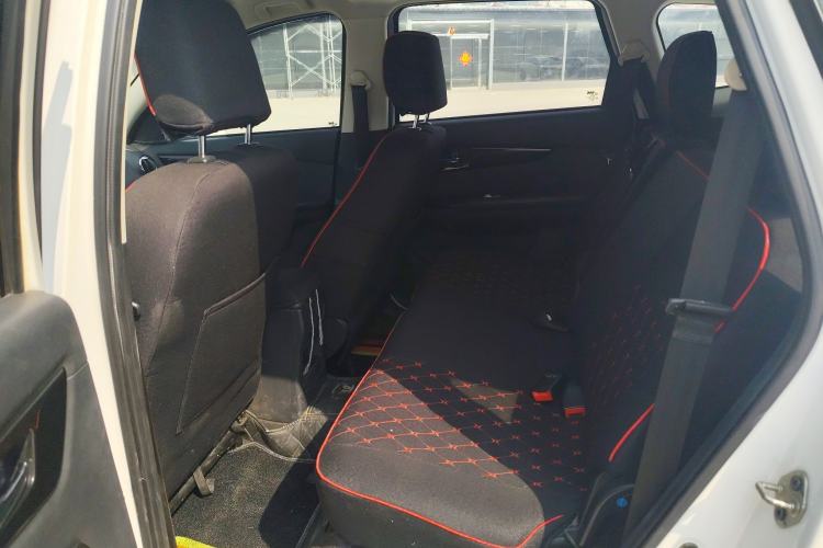 Used HYOSOW S3 2016 1.5L Manual Luxury Edition China IV Emission Standard Left Rear Seat