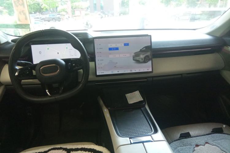 Used Lynk & Co 08 EM-P 2023 220km All-Wheel-Drive Performance Halo Center Console