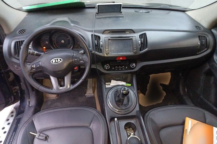 Used Kia Sportage R 2011 2.0L Manual Two-Wheel-Drive GLS Center Console