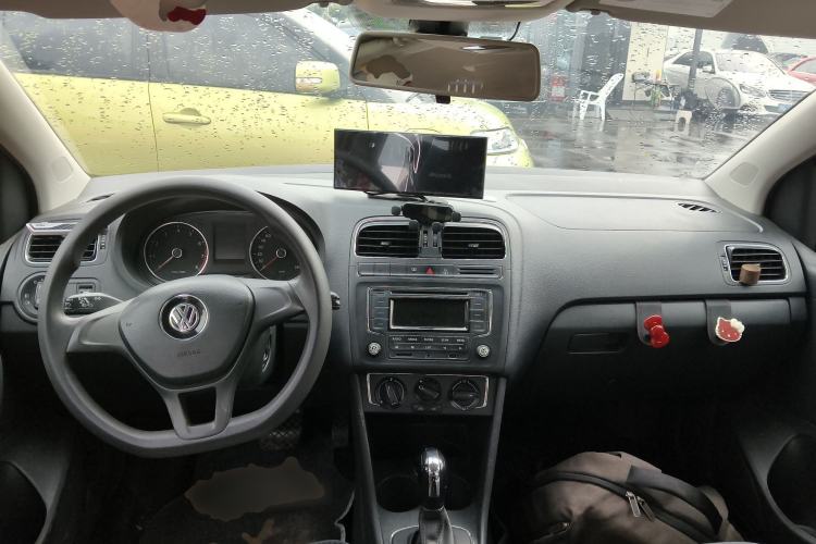 Used Volkswagen Polo 2014 1.6L Automatic Comfort Edition Center Console