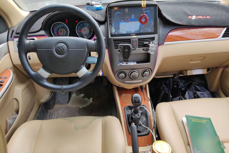 Used Buick Excelle 2011 1.6 LE-MT Center Console