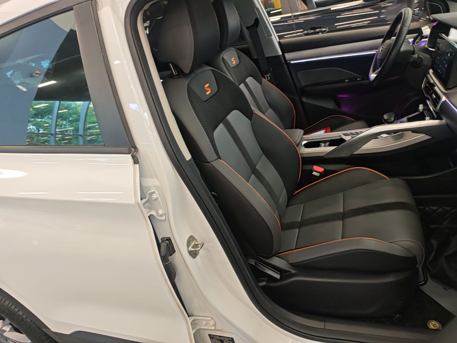 Geely Auto Coolray 2024 1.5T DCT Longteng Edition — снимка 19
