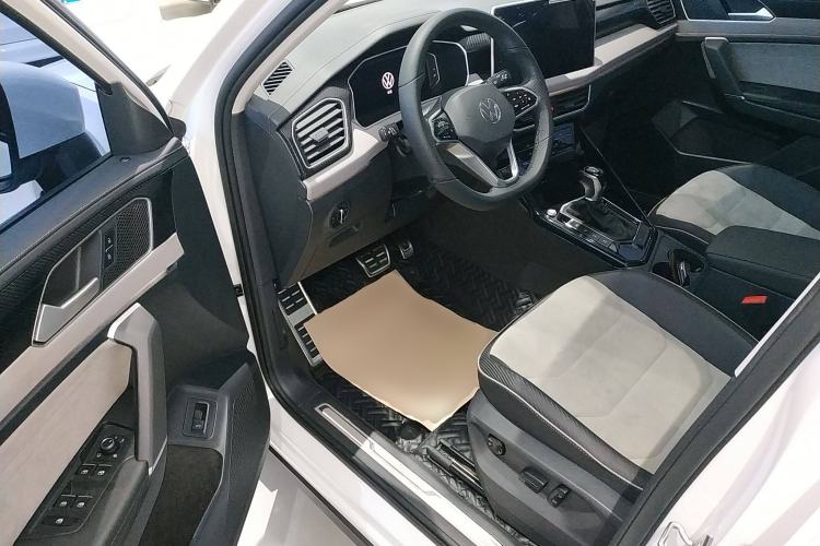 Used Volkswagen Tayron X 2023 330TSI Two-Wheel-Drive Prestige High-Energy Version Interior 3