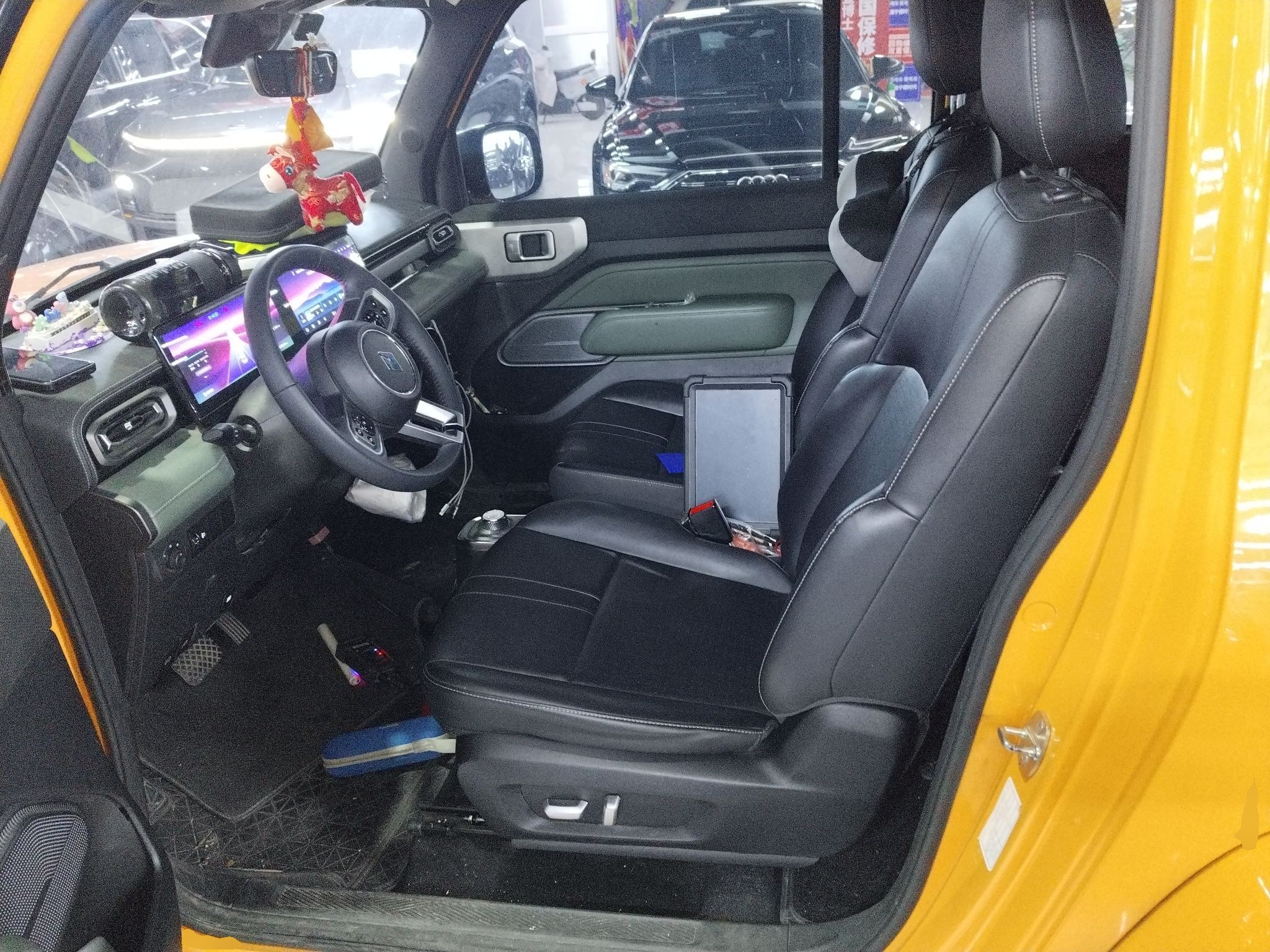 المقاعد الأمامية داخل السيارة