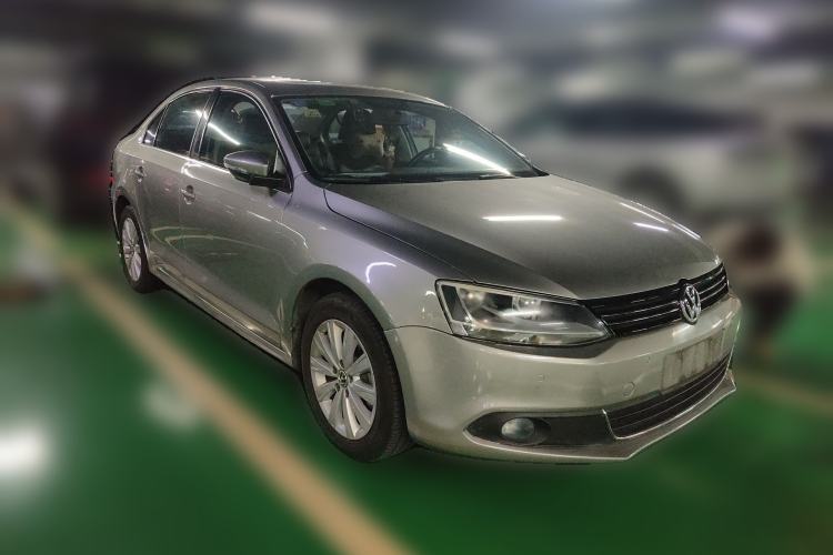 Used Volkswagen Sagitar 2014 1.4TSI Automatic Luxury Model Front Right 45 Deg