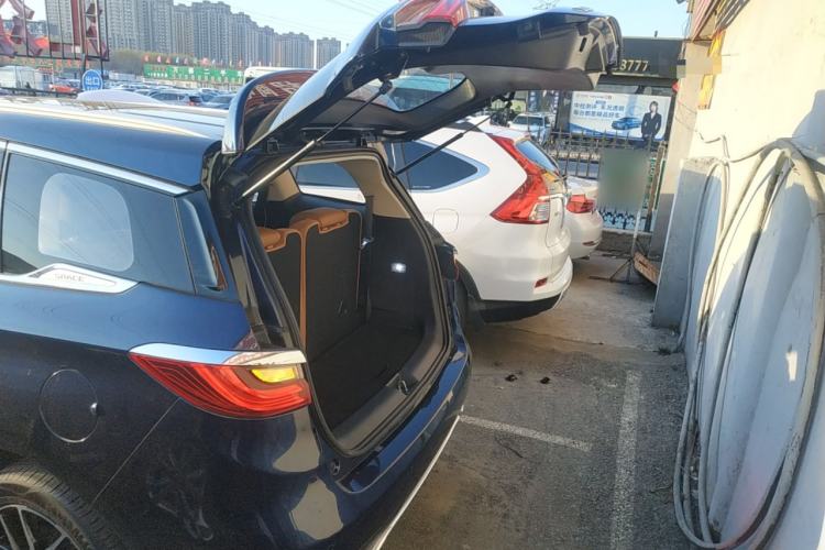 Used BYD Song MAX 2018 1.5T Automatic Smart Connect Elite Model with 6 Seats Trunk