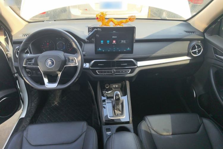 Used BYD Song 2020 Classic Edition 1.5T Automatic Elite Model Center Console