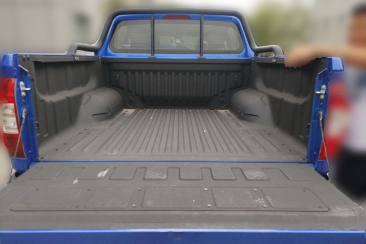 Used SAIC MAXUS T60 2017 2.4L Gasoline Manual Two-Wheel Drive High-Ride Elite Standard Van