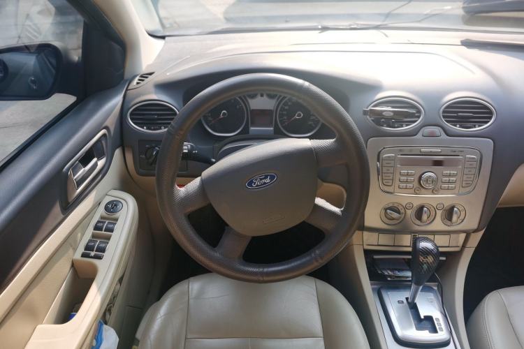 Used Ford Focus 2012 Hatchback Classic 1.8L Automatic Fashion Edition
