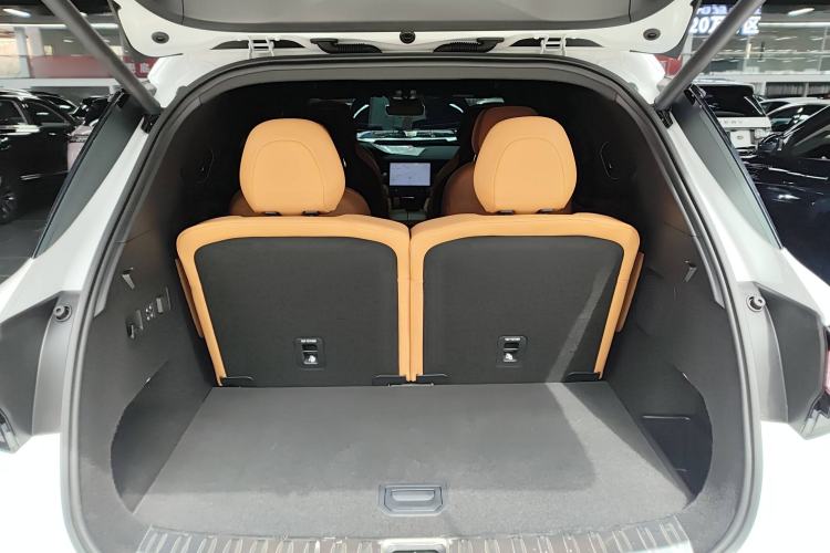 Used Lynk & Co 09 2021 2.0T Halo Six-Seater
