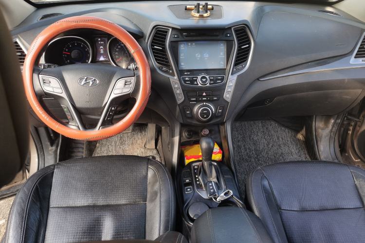 Used Hyundai Santa Fe 2013 Revised Version 2.4L Automatic All-Wheel Drive Luxury Trim