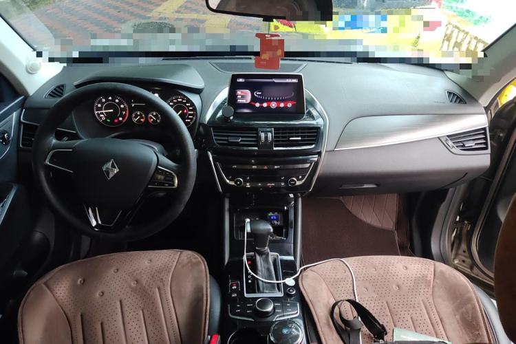 Used BORGWARD BX5 2020 20TGDI Automatic Two-Wheel Drive Pioneer Edition Center Console