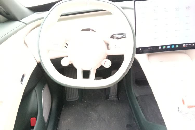 Used Xiaomi Auto YU7 2025 Ultra-Long Range Rear-Wheel Drive Version Steering Wheel