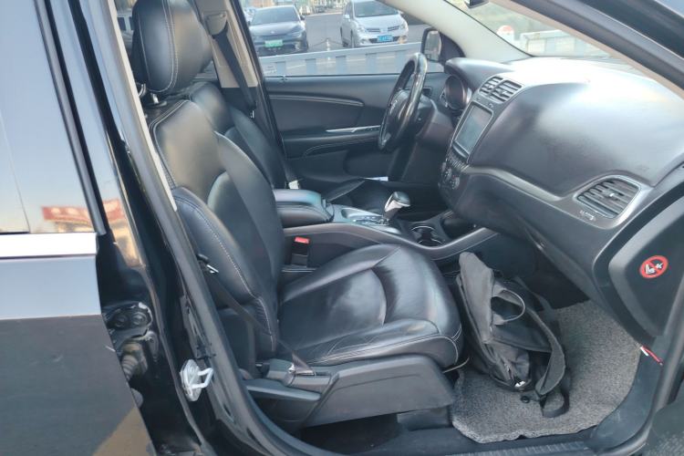 Used Dodge Journey 2016 2.4L Two-Wheel-Drive Touring Edition Right Front Seat