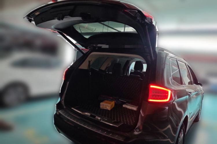 Used Ford Edge 2016 EcoBoost 245 Two-Wheel-Drive Titanium 7-Seater Trunk