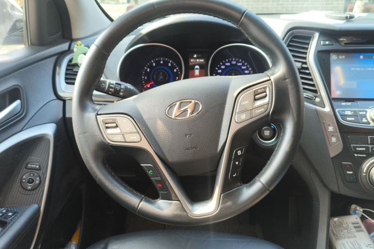 Used Hyundai Santa Fe 2015 2.0T Automatic Two-Wheel Drive Smart Version 5 Seats