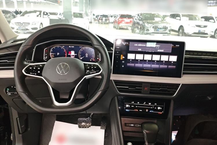 Used Volkswagen Tiguan L 2022 330TSI Automatic Two-Wheel Drive Smart Edition Center Console