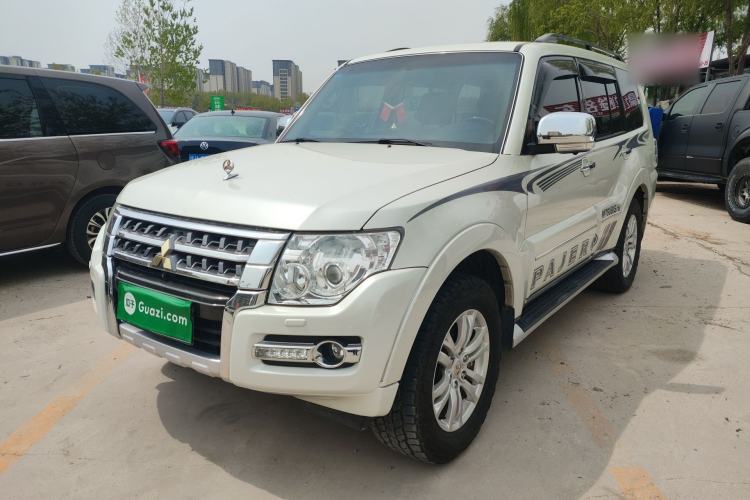 Used Mitsubishi Pajero 2017 V97 3.8L 5-Door GLS Model with Sunroof – Middle East