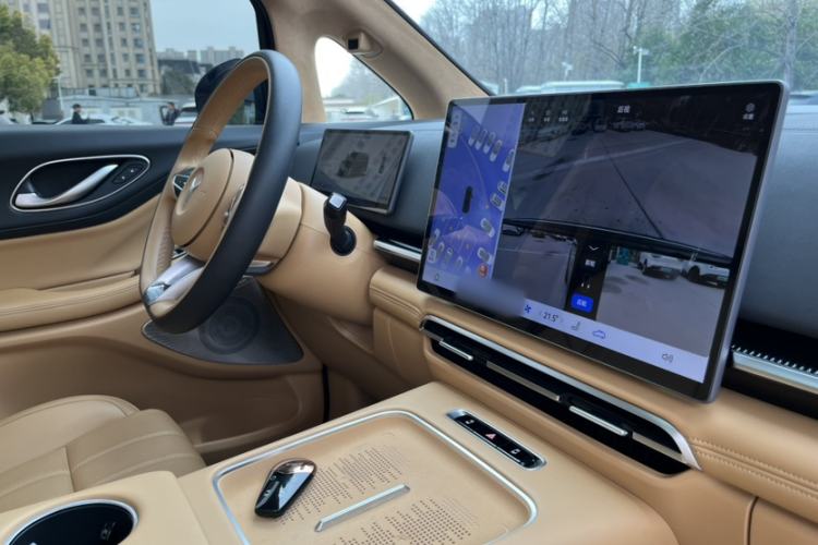 Used VOYAH Dream 2025 PHEV Four-Wheel Drive Prestige Qiankun Edition