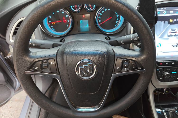 Used Buick GT 2013 GT 1.8L Automatic Fashion Edition Steering Wheel