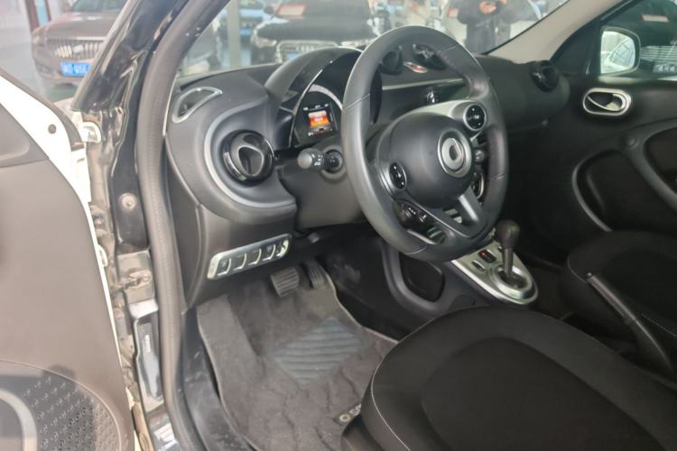 Used smart forfour 2016 1.0L 52 kW Passion Edition
