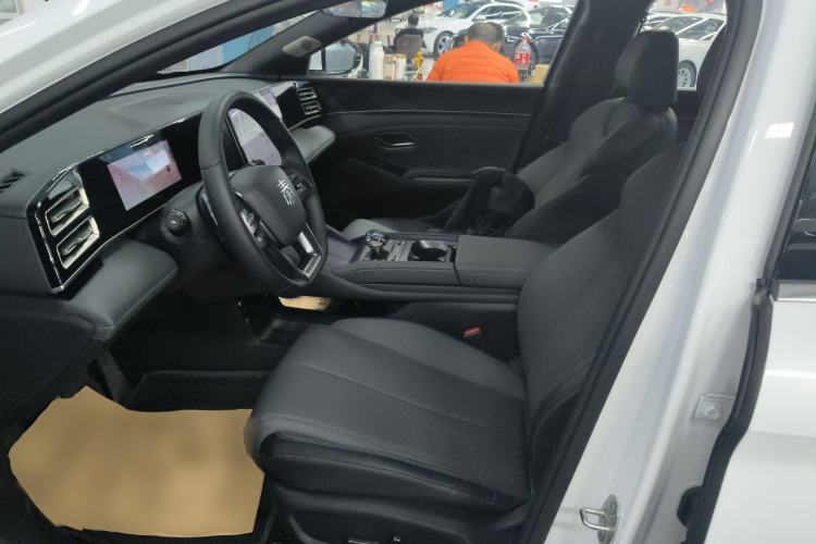 Used BYD Qin L 2025 DM-i Smart Drive 120KM Superior Model
