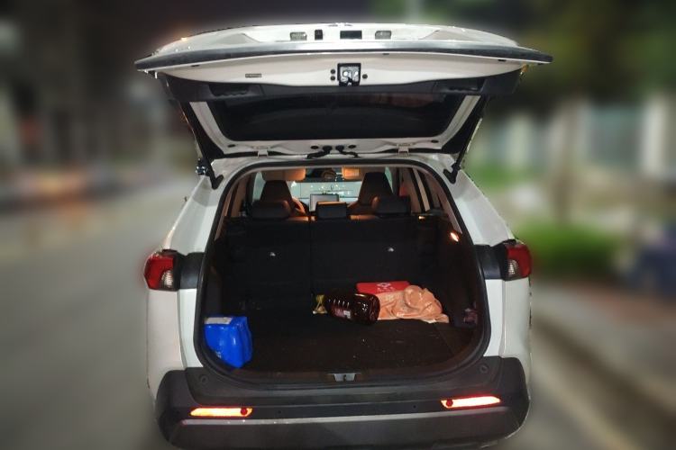 Used Toyota RAV4 2022 2.0L CVT Two-Wheel Drive Fashion Edition Trunk