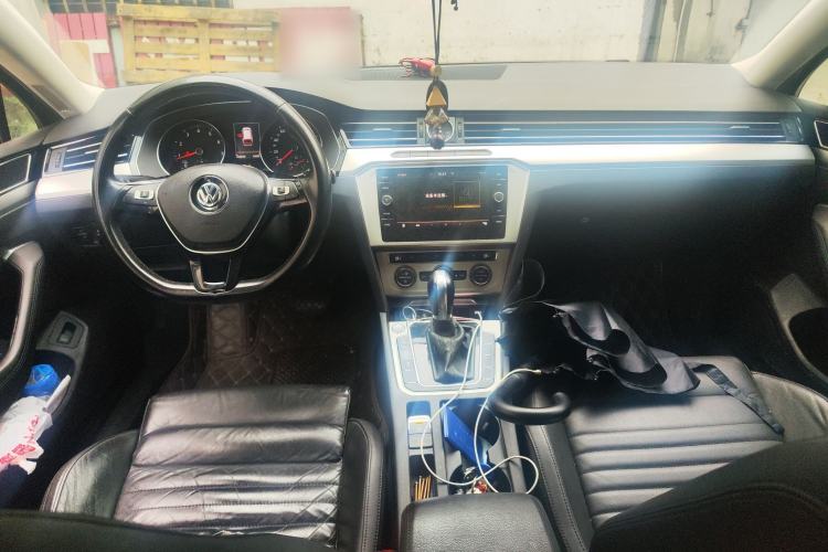 Used Volkswagen Variant 2017 380TSI Two-Wheel Drive Comfort Edition Center Console