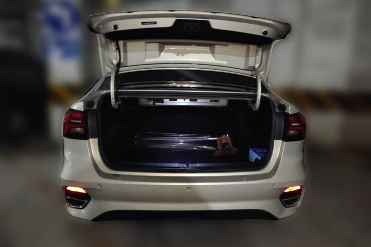 Used Roewe i5 2020 1.5L Automatic 4G Connect Luxury Flagship Edition Trunk