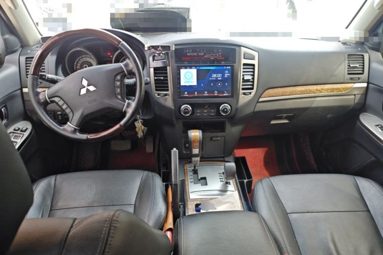 Used Mitsubishi Pajero 2018 3.0L Automatic Prestige Edition Center Console