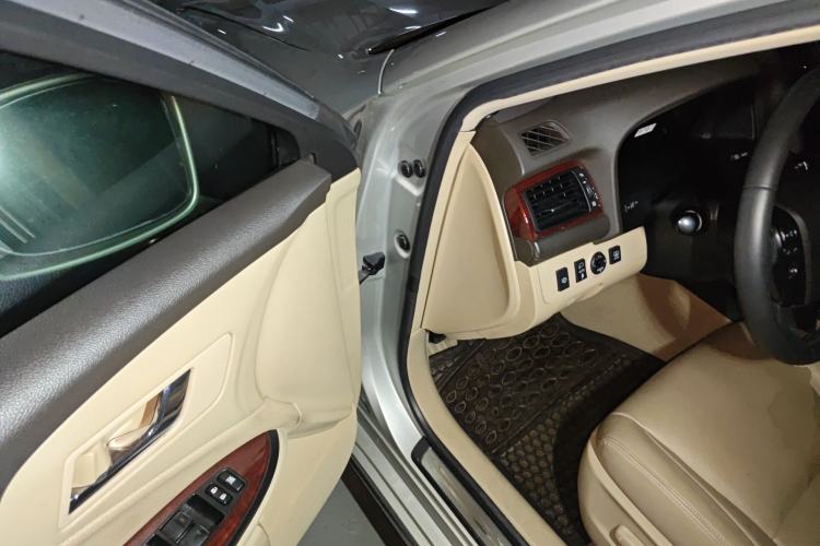 Used Toyota Crown 2011 2.5L Royal Special Edition with Leather and Sunroof Driver Seat