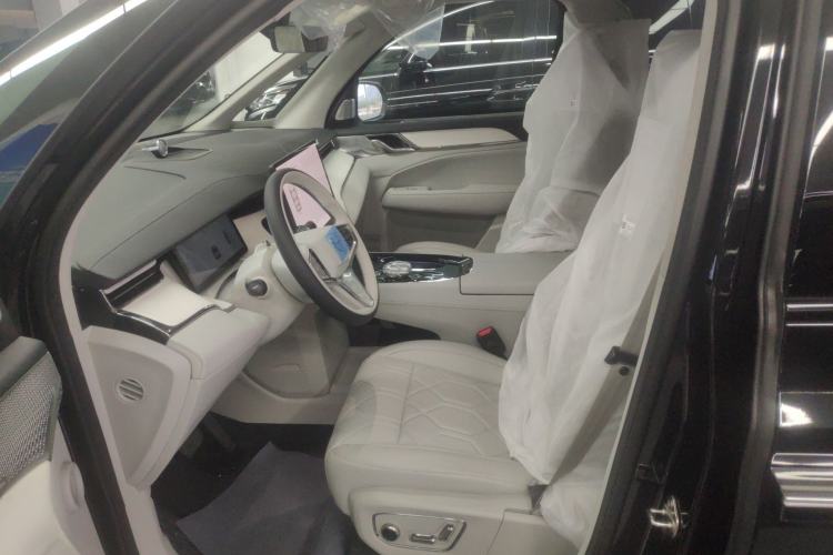 Used Volvo EM90 2025 Ultra Six-Seater Left Front Seat