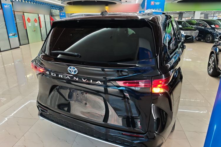 Used Toyota Granvia 2022 2.5L Hybrid Premium Edition