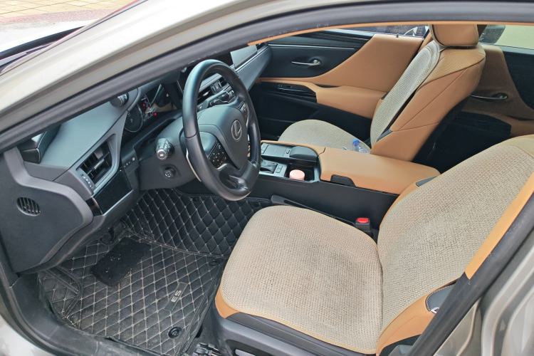 Used Lexus ES 2021 300h Deluxe Edition