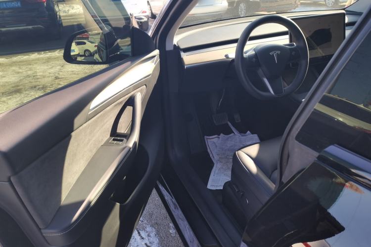 Used Tesla Model Y 2023 Long-Range All-Wheel-Drive Version