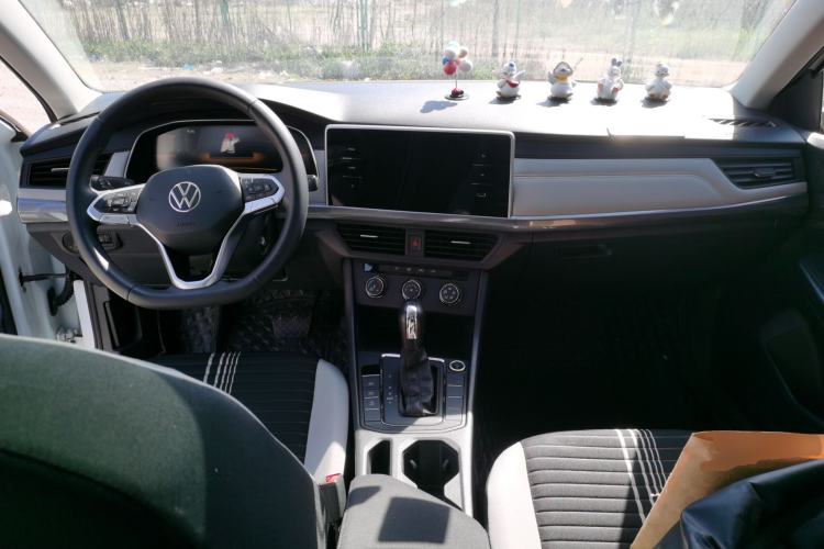 Used Volkswagen Bora 2023 1.5L Automatic Changer Limited Edition Center Console