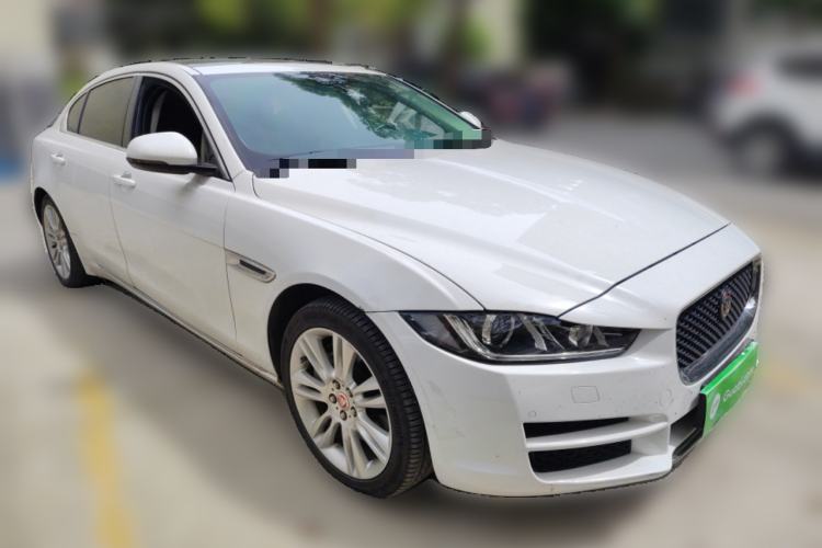 Used Jaguar XEL 2019 2.0T 200 PS Deluxe Edition Front Right 45 Deg