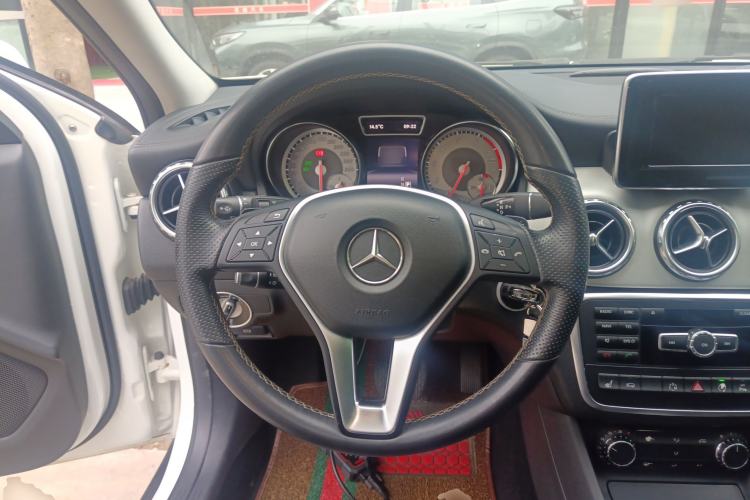 Used Mercedes-Benz GLA 2015 GLA 220 4MATIC Fashion Model
